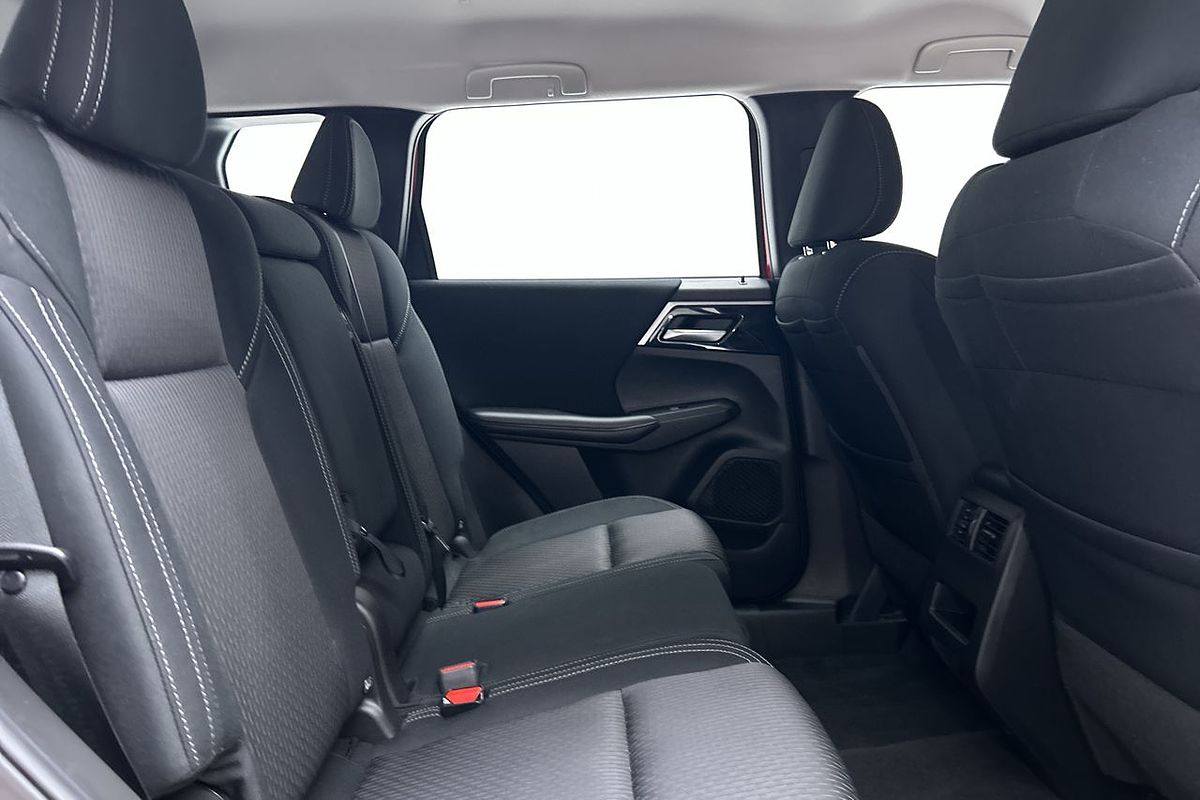 2023 Mitsubishi Outlander ES ZM