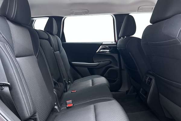 2023 Mitsubishi Outlander ES ZM