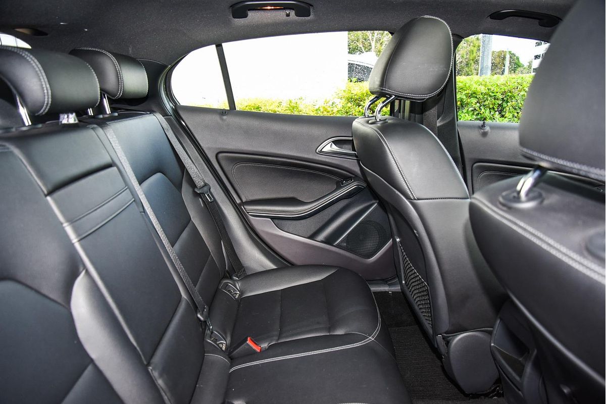 2015 Mercedes-Benz GLA-Class GLA180 X156
