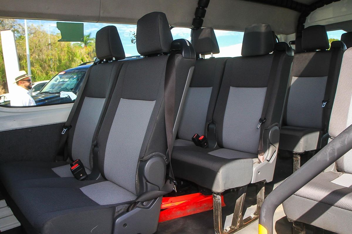 2020 Toyota Hiace Commuter GDH322R