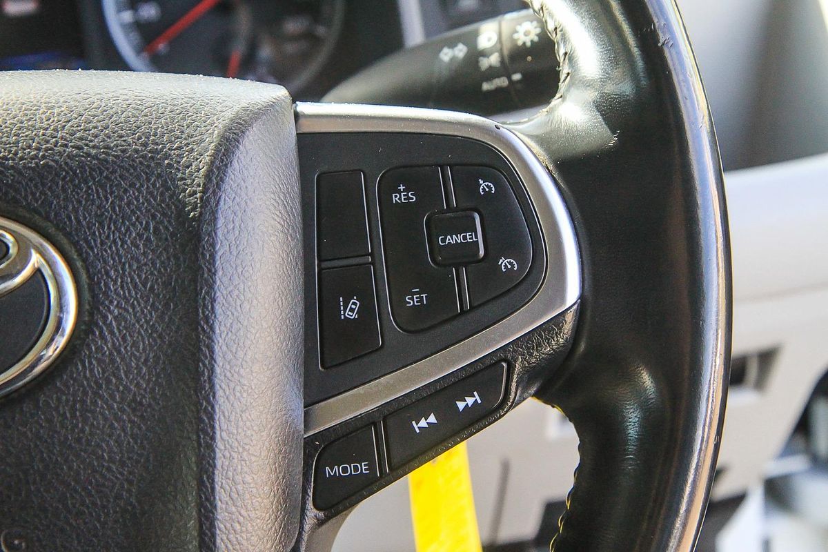 2020 Toyota Hiace Commuter GDH322R