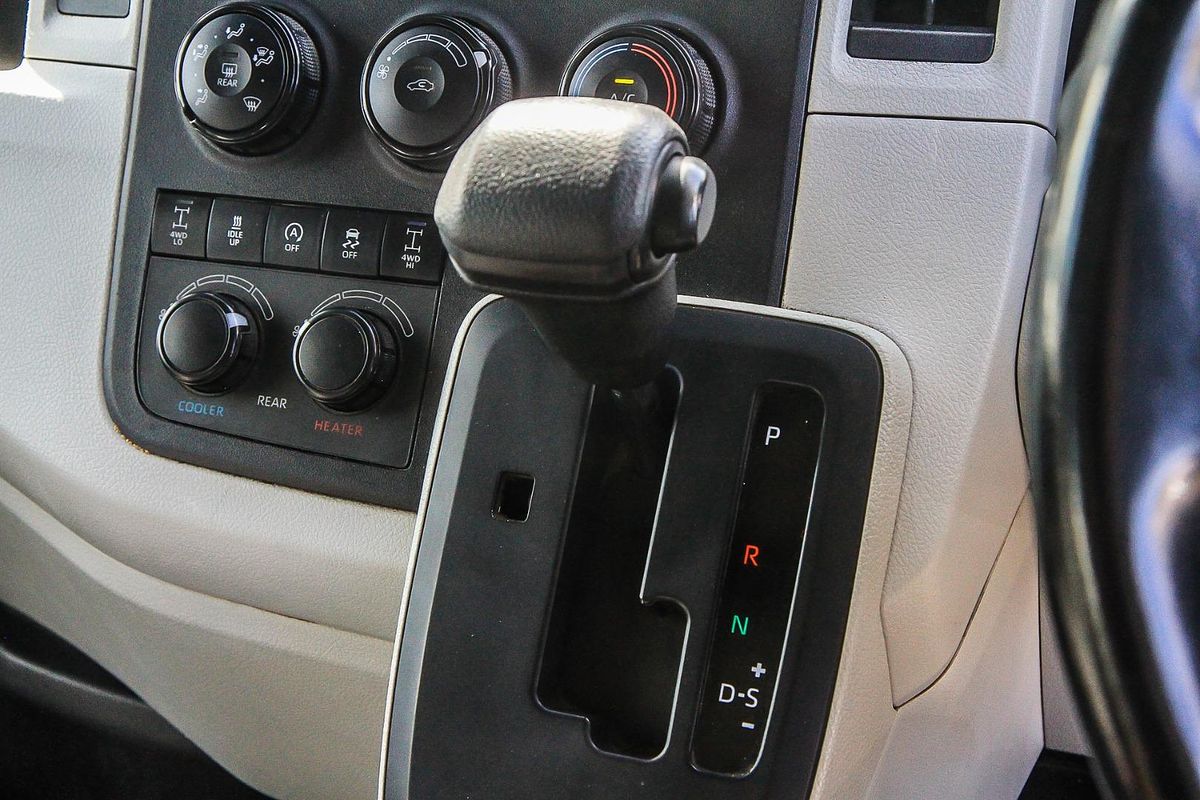 2020 Toyota Hiace Commuter GDH322R