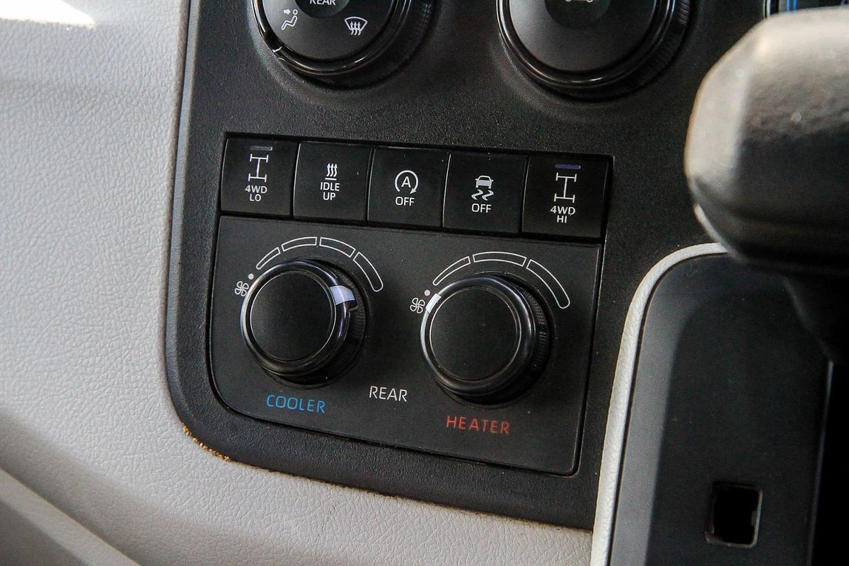 2020 Toyota Hiace Commuter GDH322R