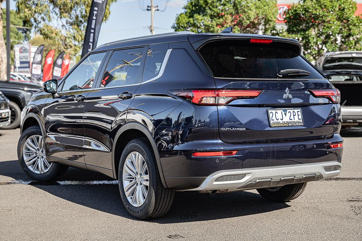 2025 Mitsubishi Outlander LS ZM