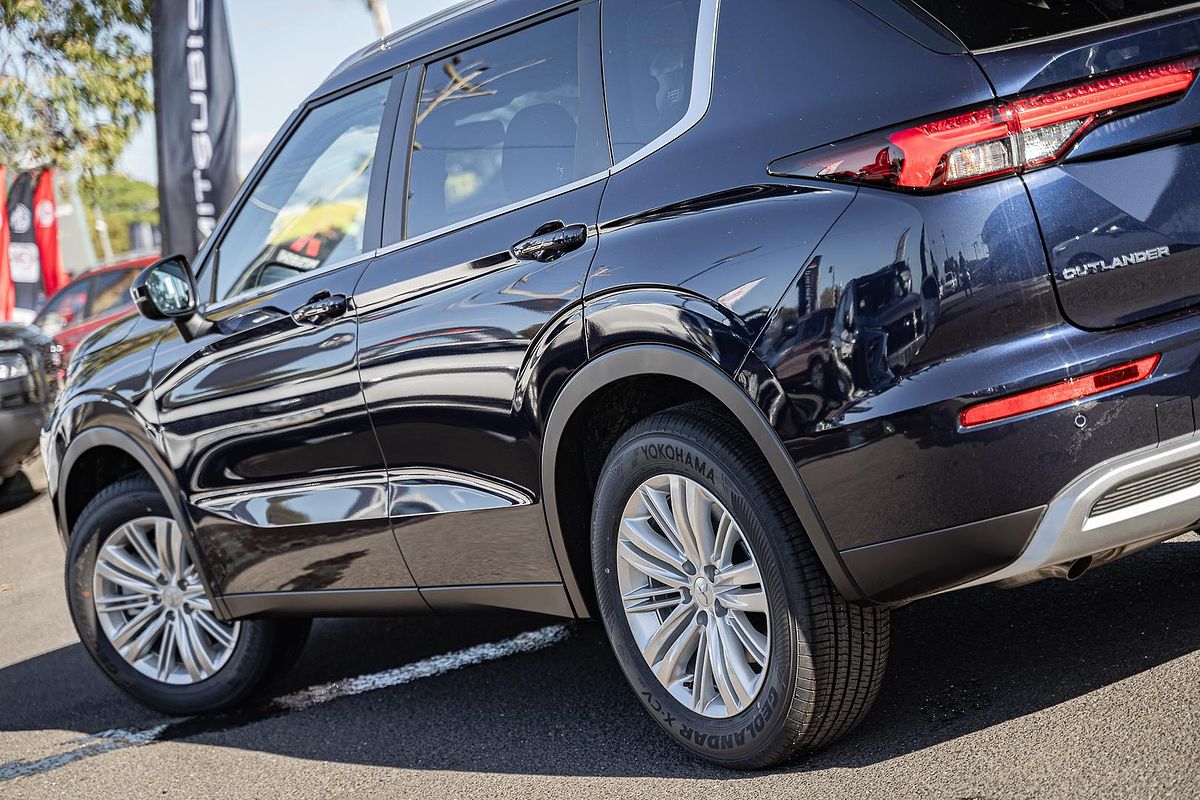 2025 Mitsubishi Outlander LS ZM
