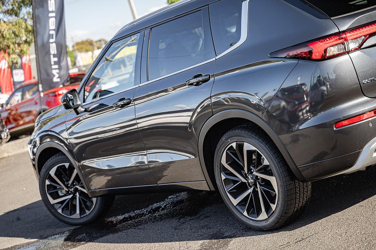 2025 Mitsubishi Outlander Exceed Tourer ZM