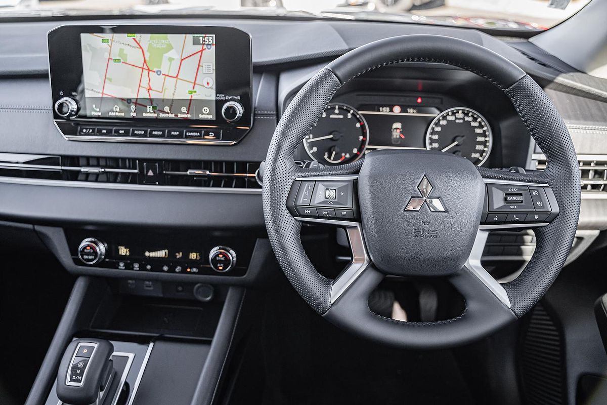 2025 Mitsubishi Outlander LS ZM