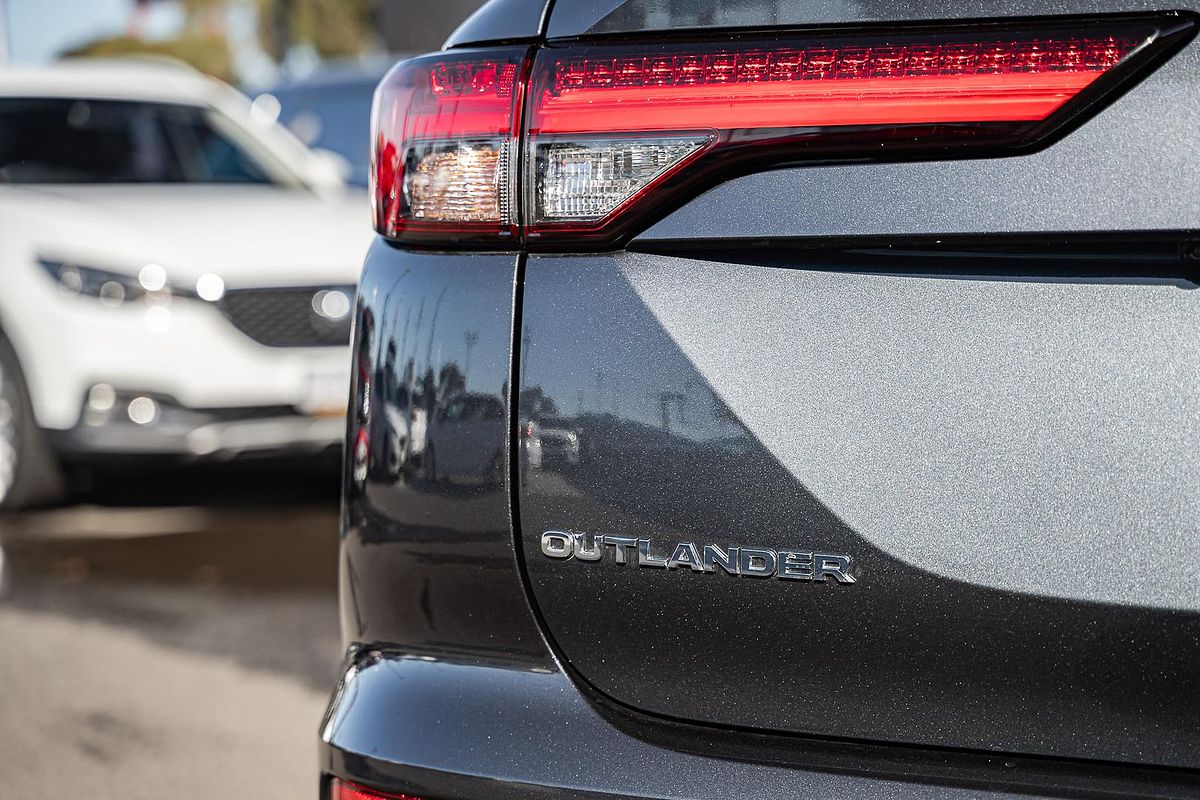 2025 Mitsubishi Outlander Exceed Tourer ZM