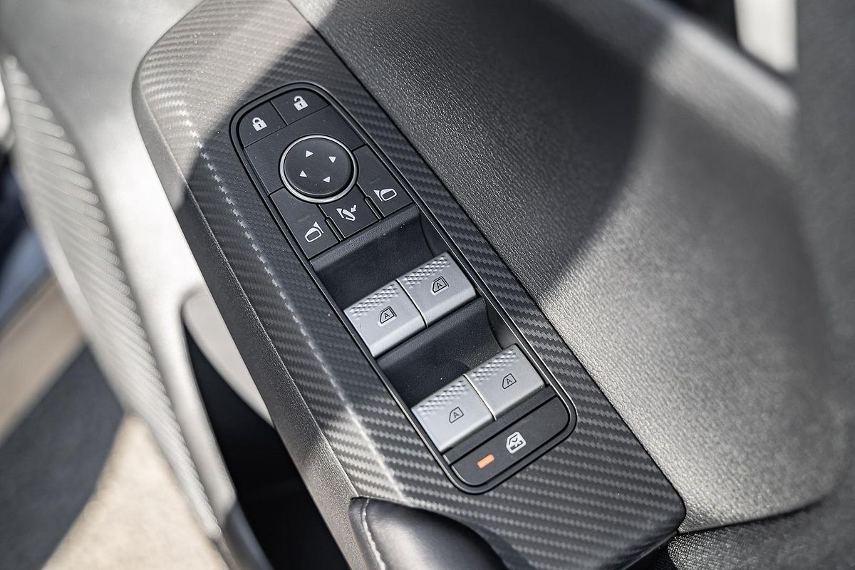 2025 Mitsubishi Outlander LS ZM