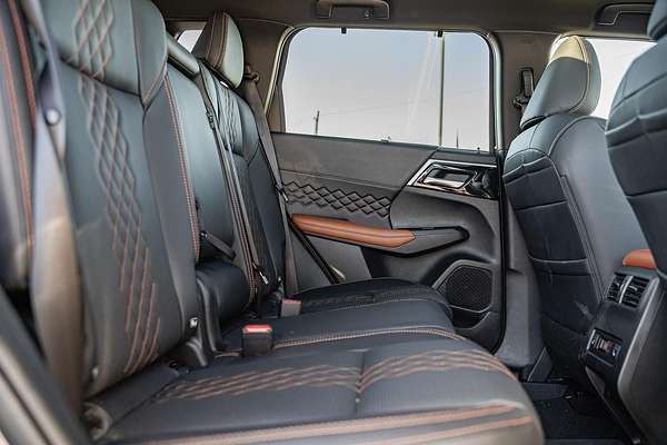 2025 Mitsubishi Outlander Exceed Tourer ZM