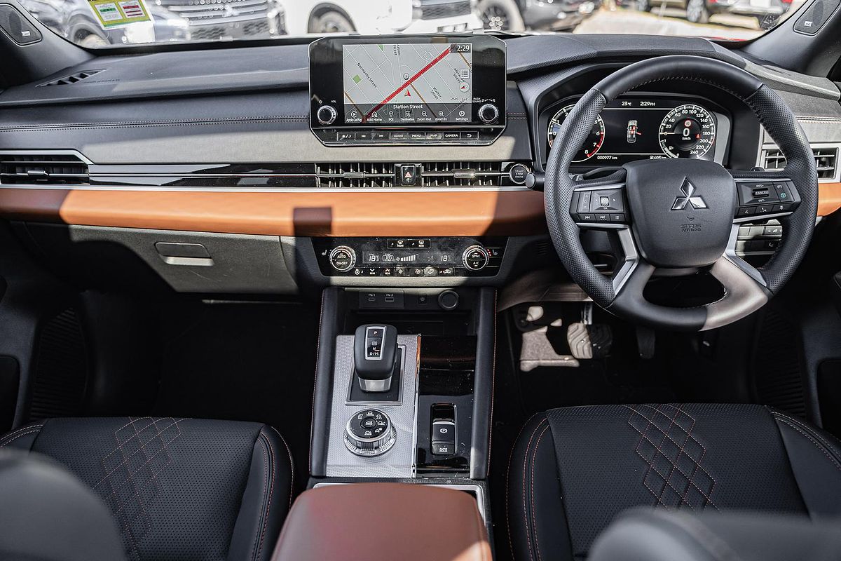 2025 Mitsubishi Outlander Exceed Tourer ZM