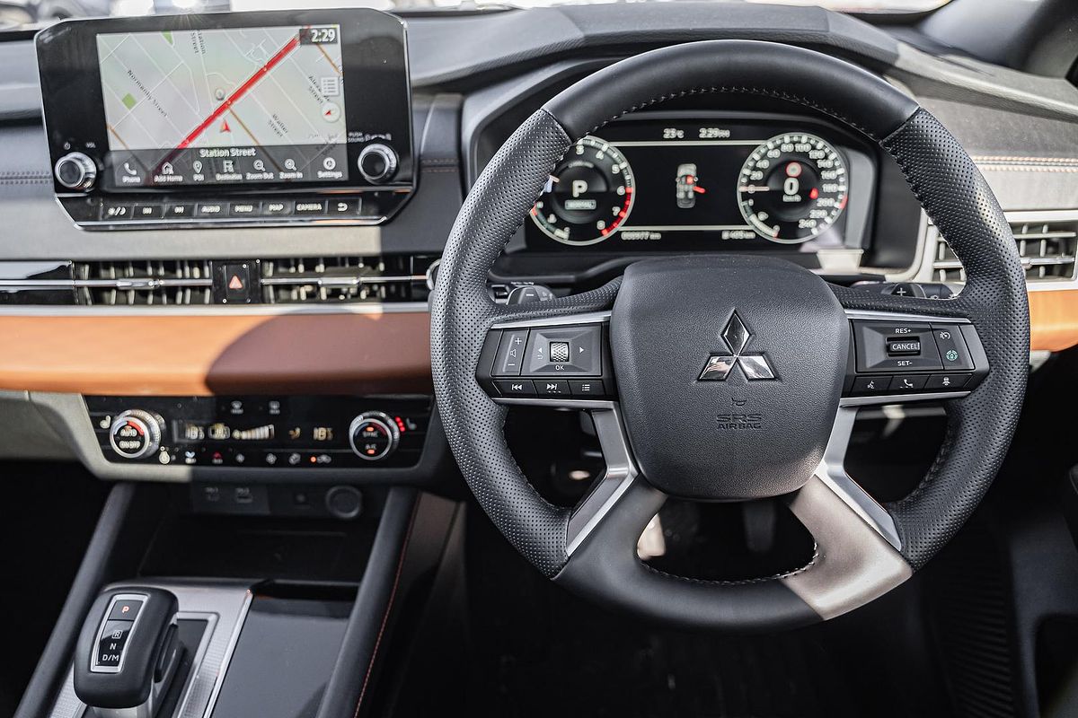 2025 Mitsubishi Outlander Exceed Tourer ZM