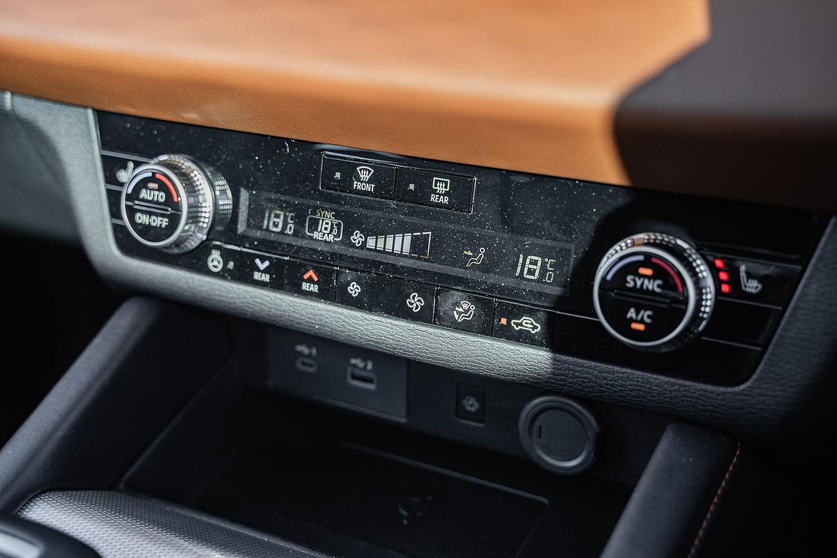 2025 Mitsubishi Outlander Exceed Tourer ZM
