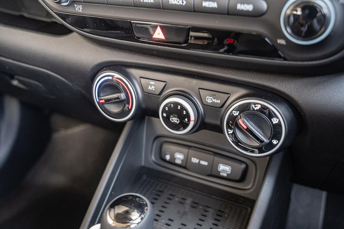 2025 Hyundai Venue Active QX.V5