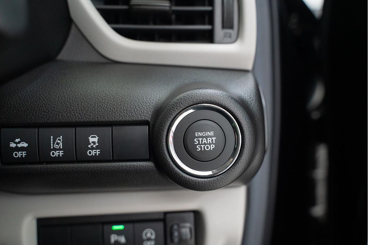 2025 Suzuki Swift Hybrid Plus UZ