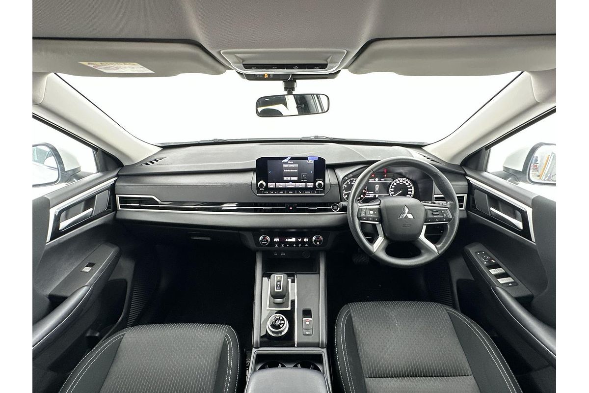 2023 Mitsubishi Outlander ES ZM