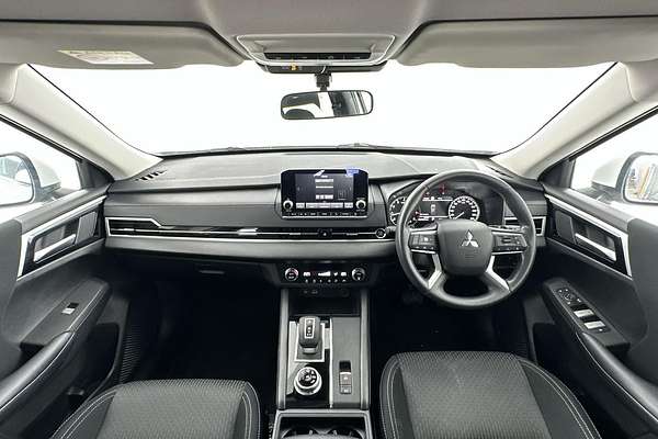 2023 Mitsubishi Outlander ES ZM
