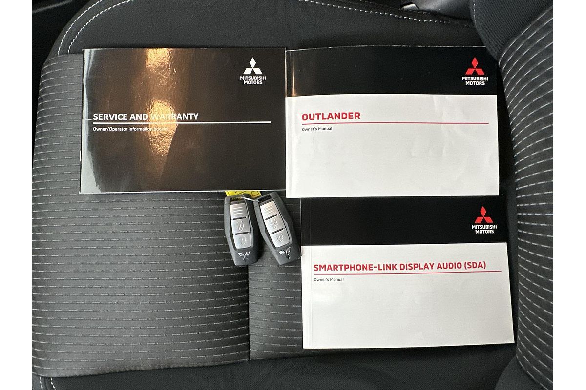 2023 Mitsubishi Outlander ES ZM