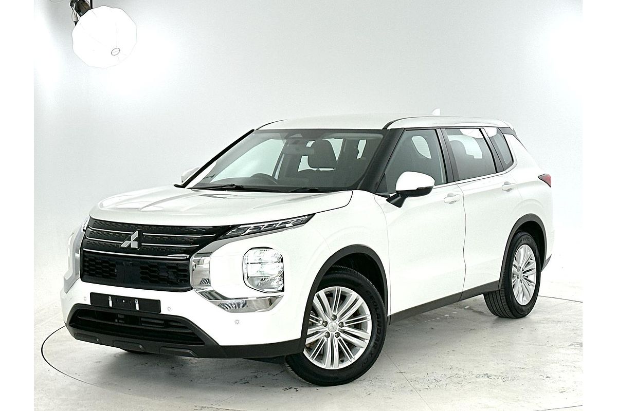 2023 Mitsubishi Outlander ES ZM