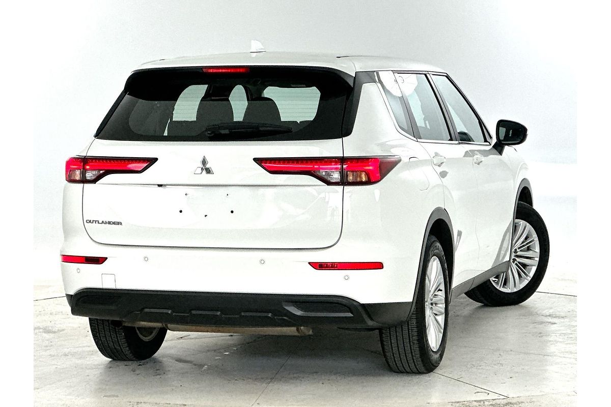2023 Mitsubishi Outlander ES ZM