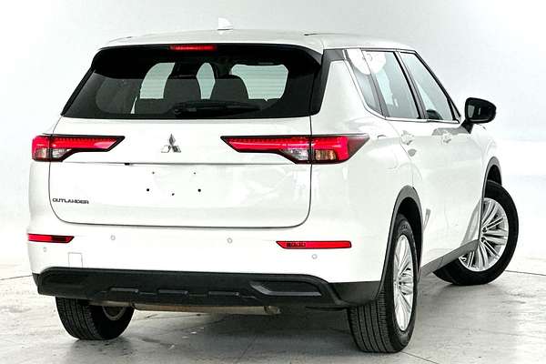 2023 Mitsubishi Outlander ES ZM