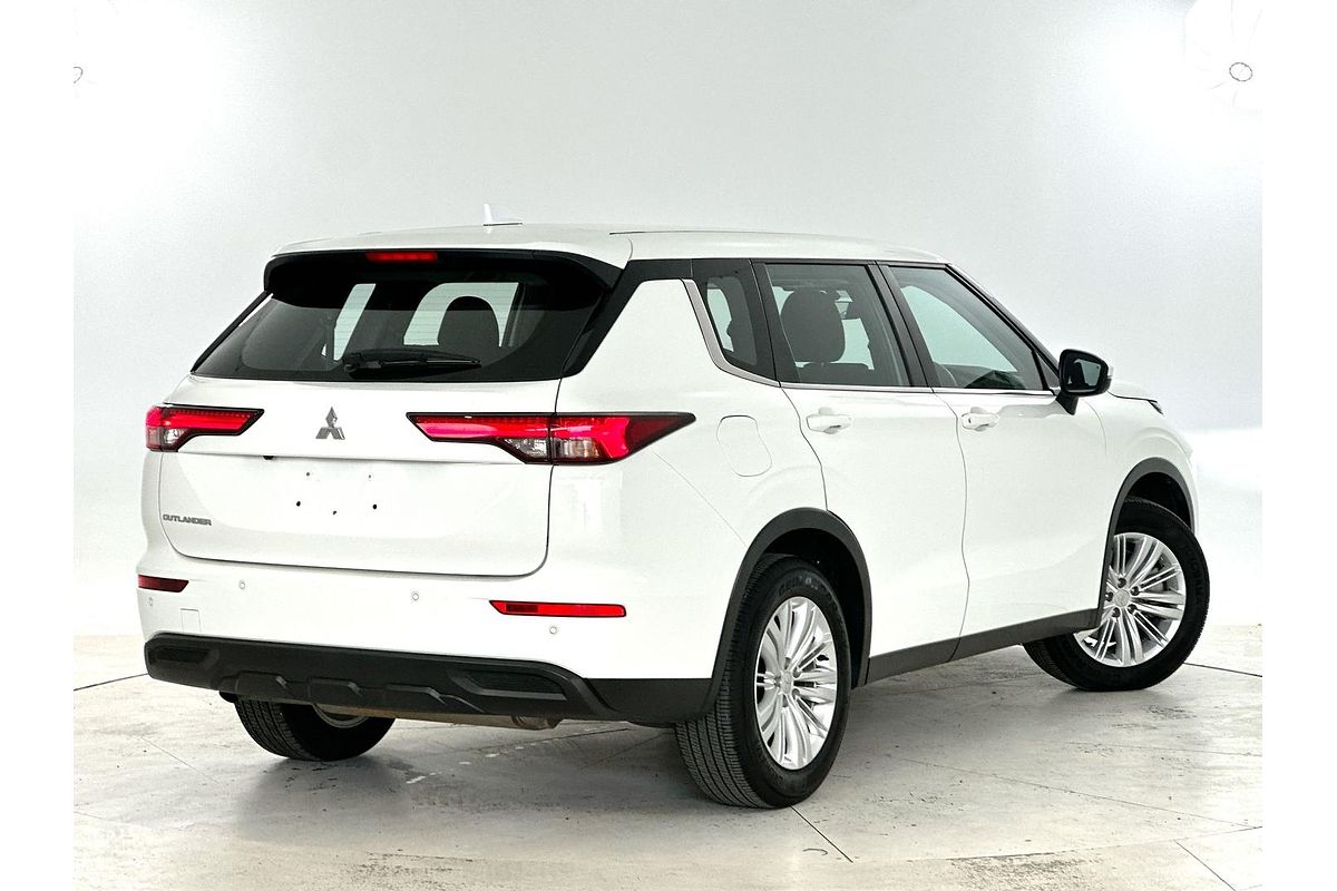 2023 Mitsubishi Outlander ES ZM