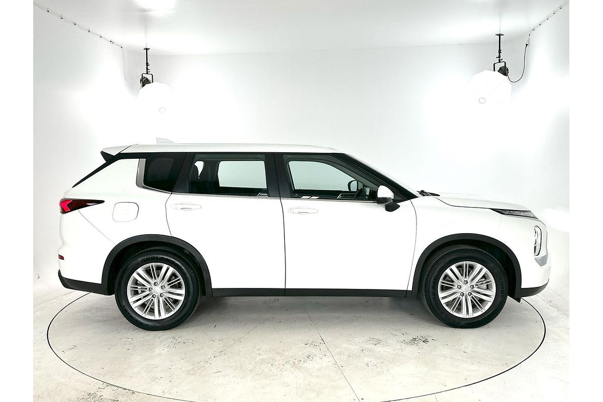 2023 Mitsubishi Outlander ES ZM