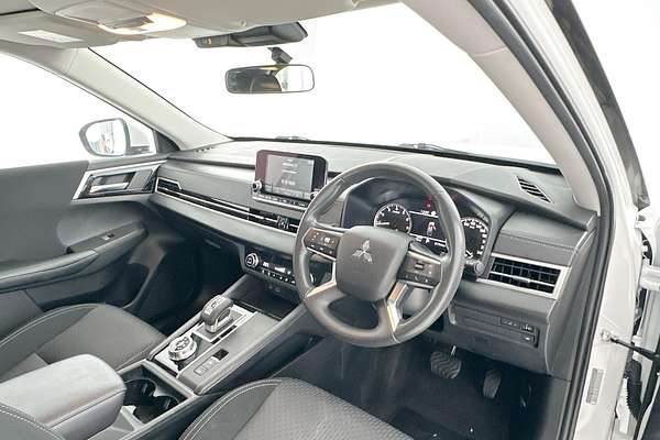 2023 Mitsubishi Outlander ES ZM