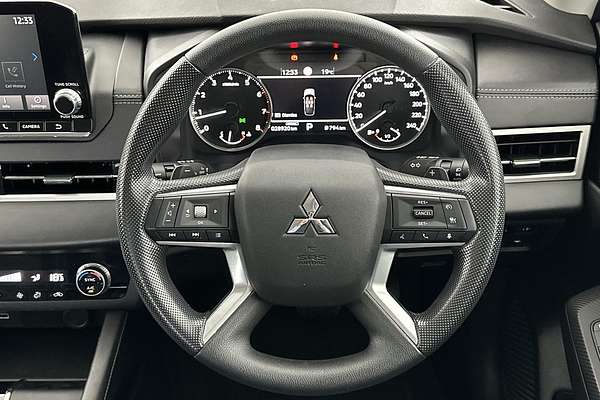 2023 Mitsubishi Outlander ES ZM