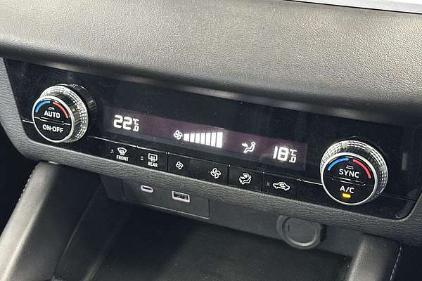 2023 Mitsubishi Outlander ES ZM