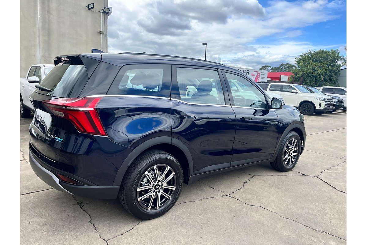 2025 Mahindra XUV700 AX7L