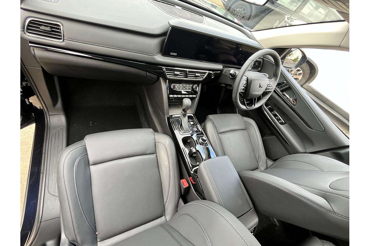 2025 Mahindra XUV700 AX7L