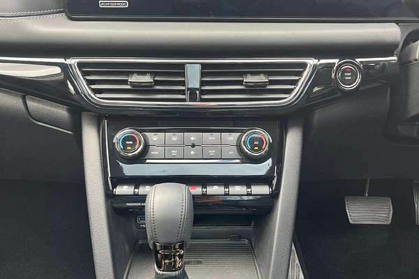 2025 Mahindra XUV700 AX7L