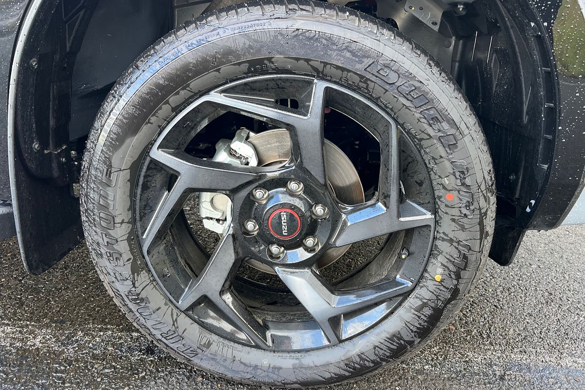 2024 Isuzu MU-X X-TERRAIN