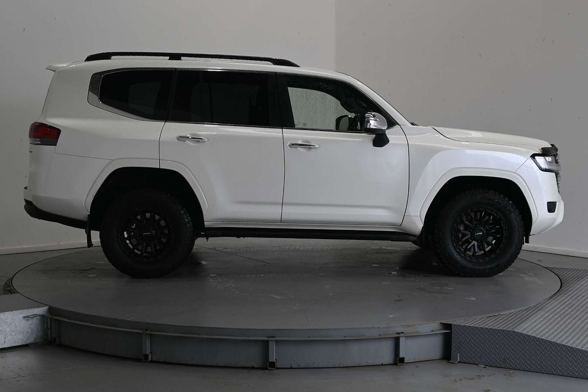 2021 Toyota Landcruiser Sahara FJA300R