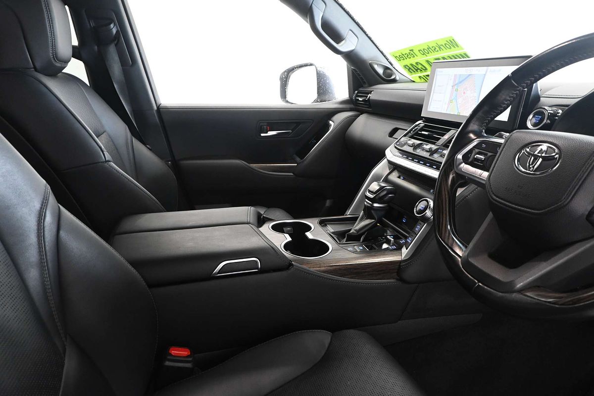 2021 Toyota Landcruiser Sahara FJA300R