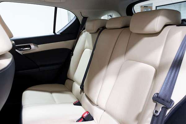 2015 Lexus CT CT200h Luxury ZWA10R