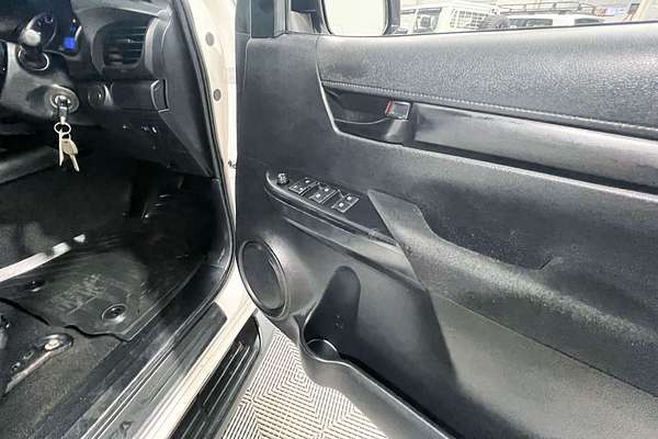 2015 Toyota Hilux SR GUN126R 4X4
