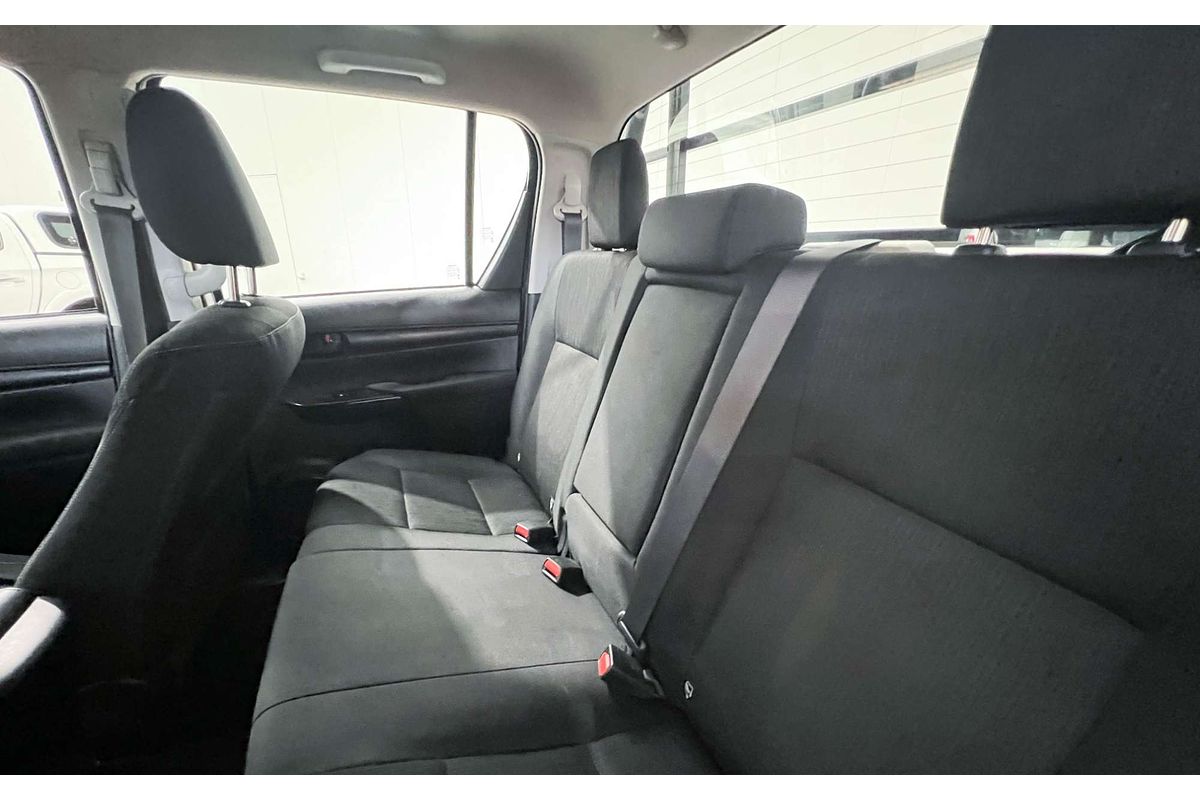 2015 Toyota Hilux SR GUN126R 4X4