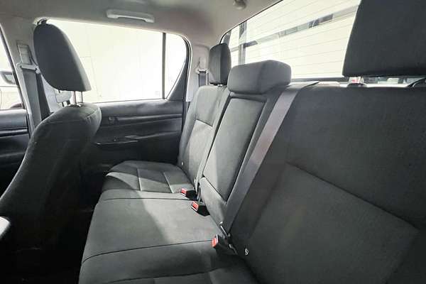 2015 Toyota Hilux SR GUN126R 4X4