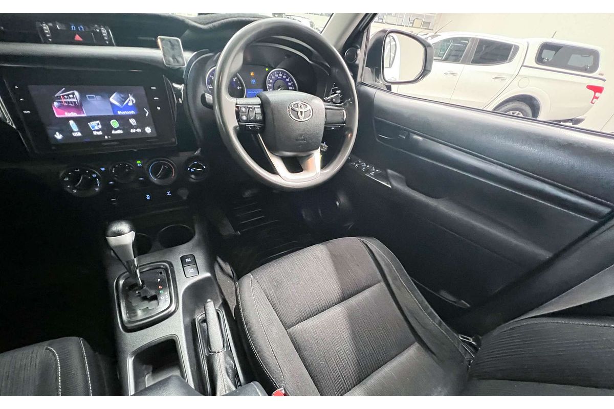 2015 Toyota Hilux SR GUN126R 4X4