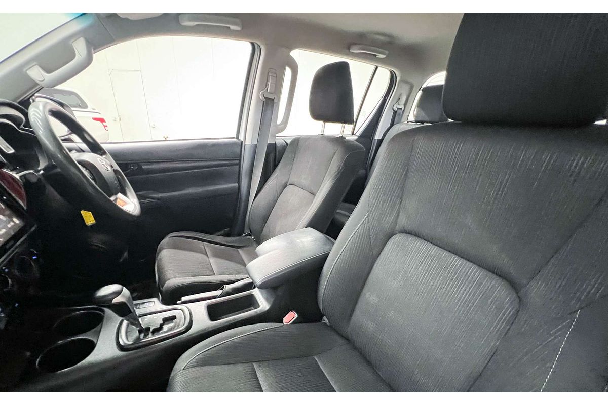 2015 Toyota Hilux SR GUN126R 4X4