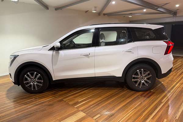 2024 Mahindra XUV700 AX7