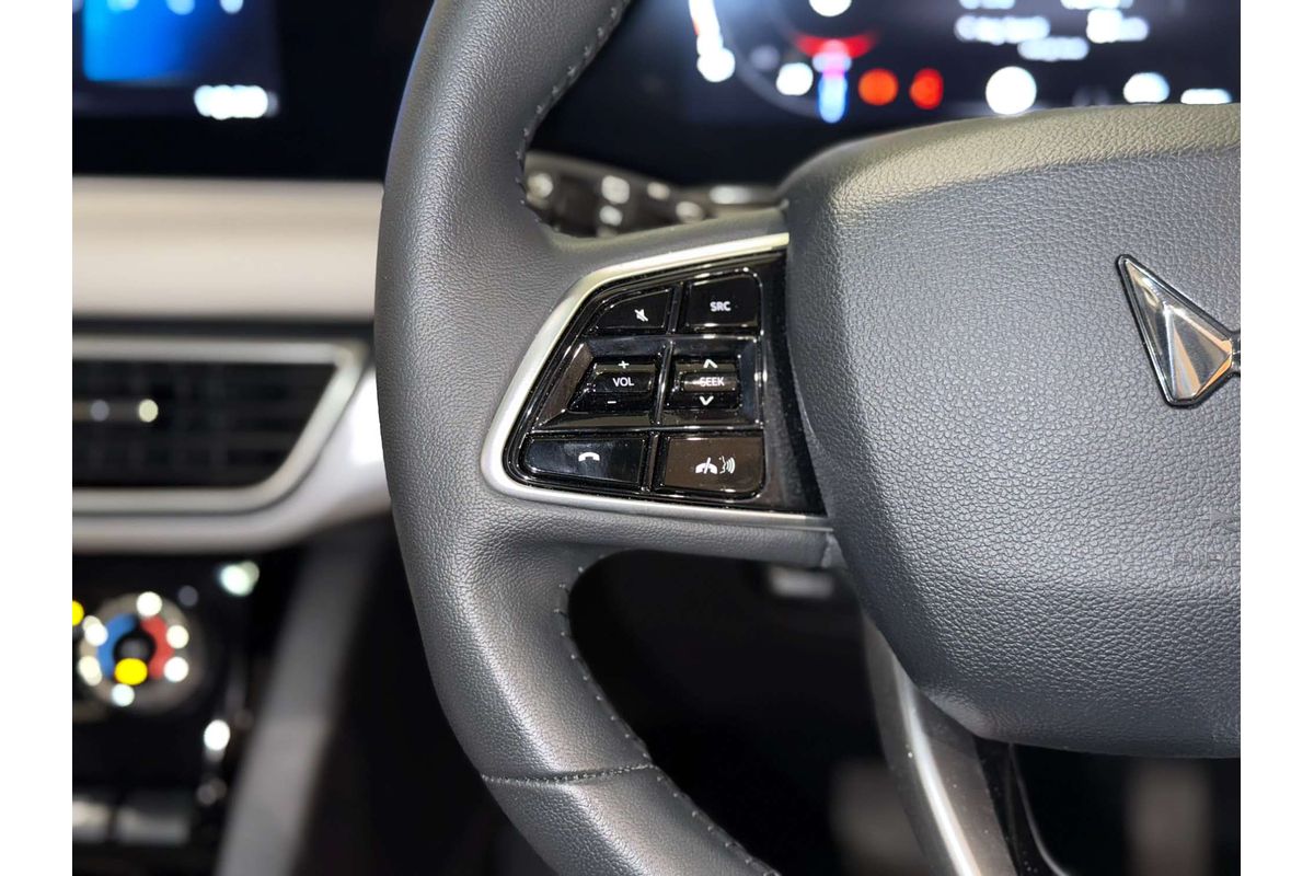 2024 Mahindra XUV700 AX7