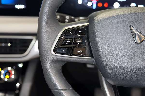 2024 Mahindra XUV700 AX7