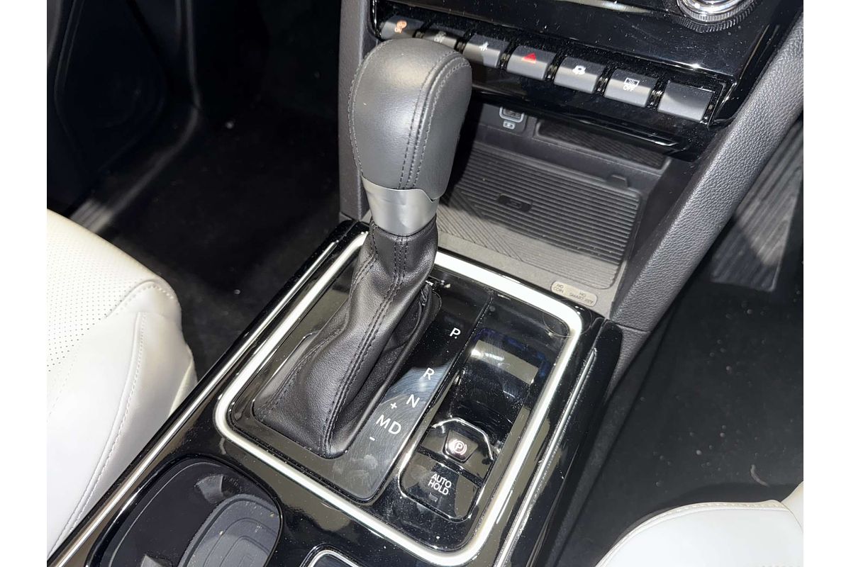 2024 Mahindra XUV700 AX7