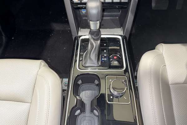 2024 Mahindra XUV700 AX7
