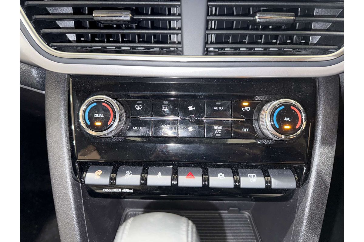 2024 Mahindra XUV700 AX7