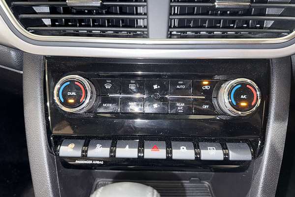 2024 Mahindra XUV700 AX7
