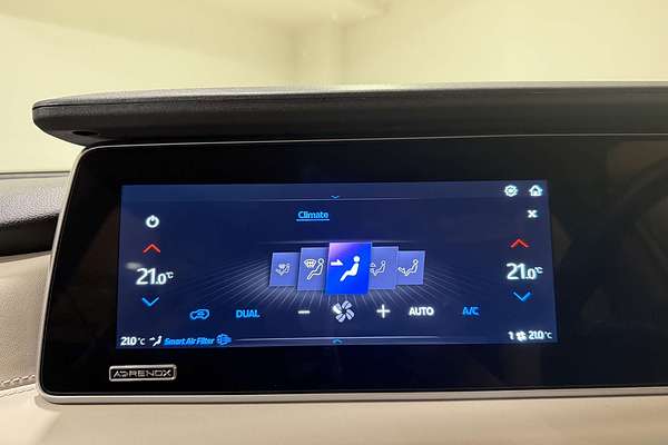 2024 Mahindra XUV700 AX7